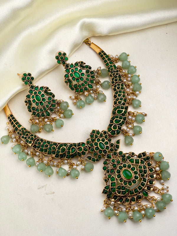 Emerald Kemp Green Pearl Necklace