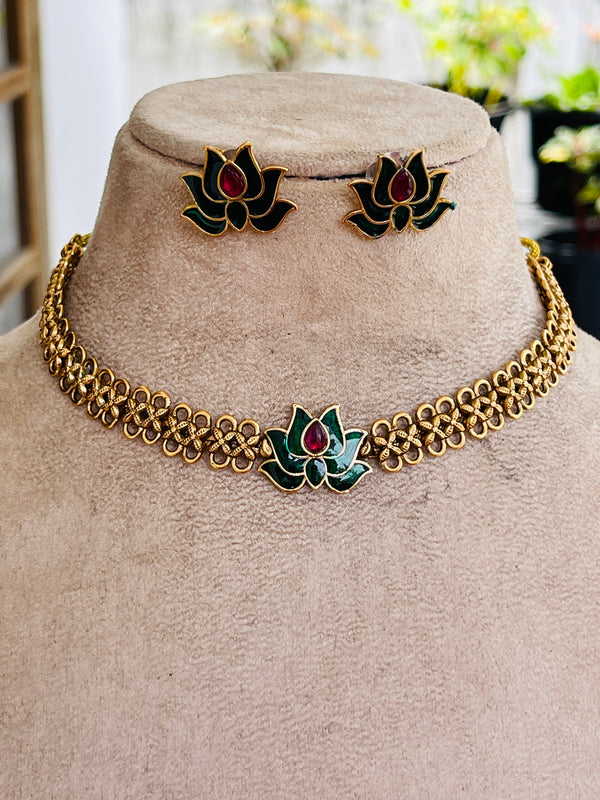 Emerald Lotus Knote Design