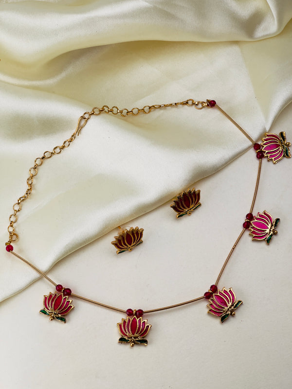 Lotus necklace with red beads