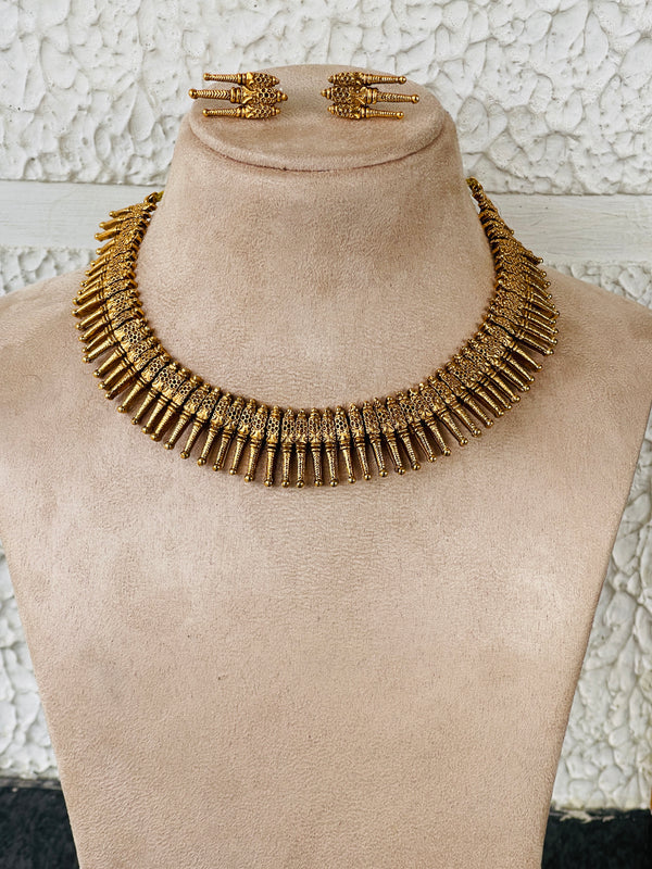 Needle Gold Necklace