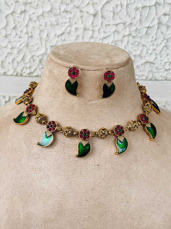 Gold Globe Emerald Palakka Chocker
