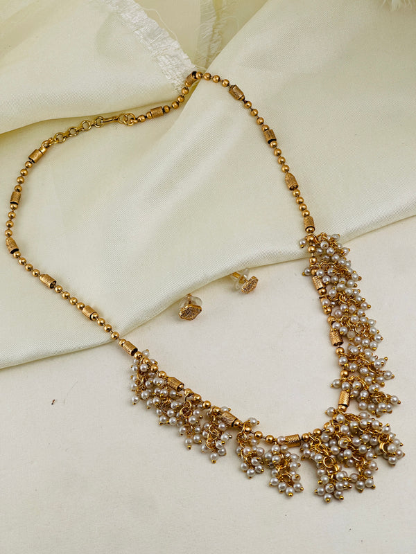 Pearl bunch necklace