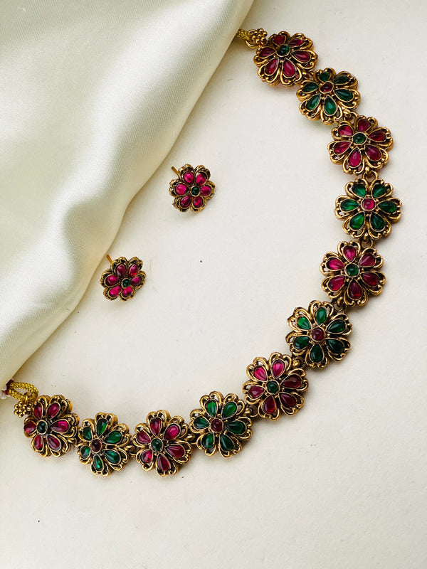 Emerald ans Ruby flower necklace me