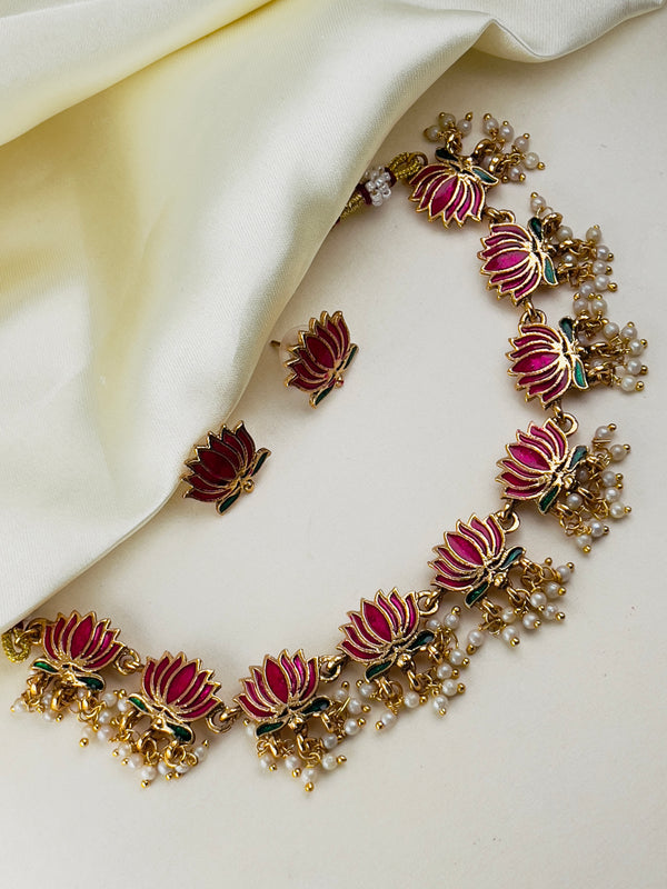 Lotus pearl necklace