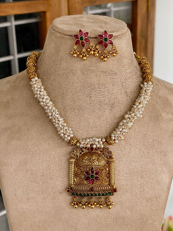 Pearl Flower Gold Necklace