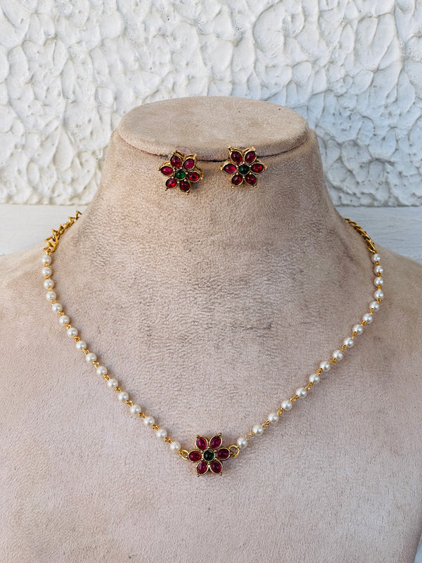 Single Layer Pearl FlowerChocker