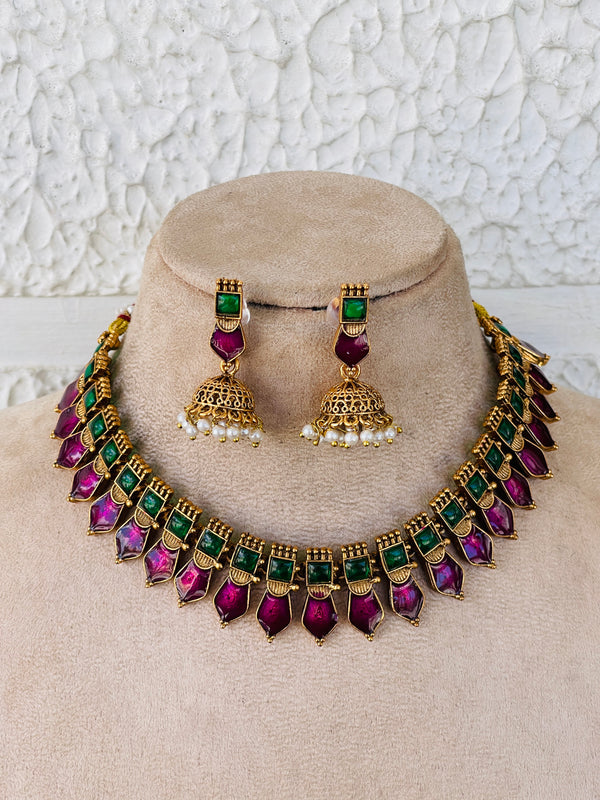 Vilolet palakka necklace
