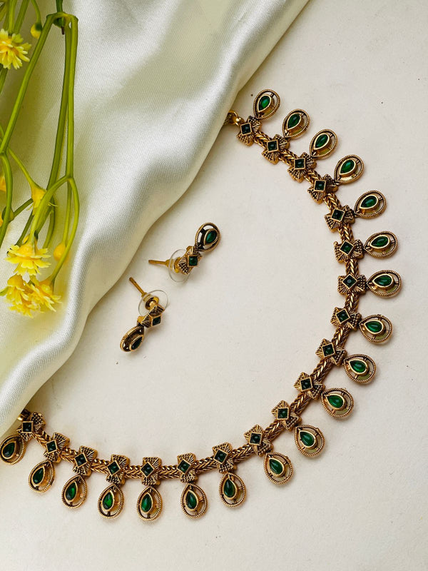 Emerald gold Necklace