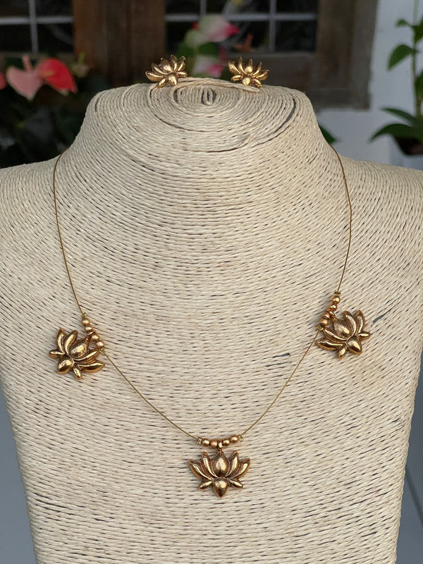Three Gold Lotus Invisible