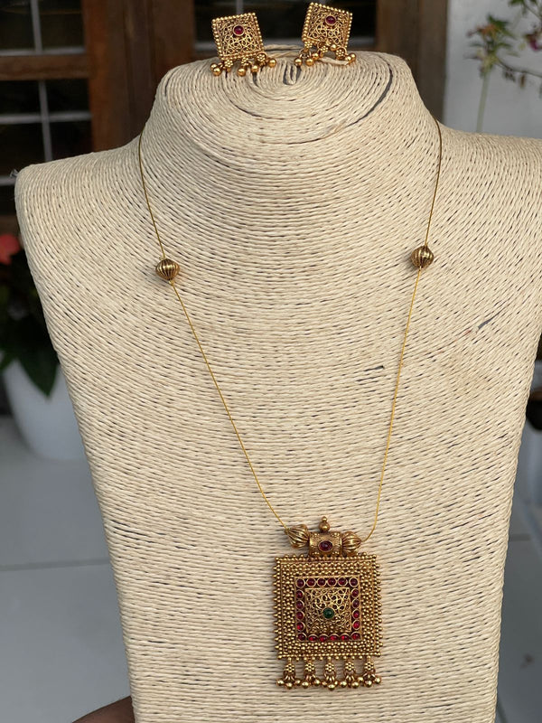 Invisible square design necklace