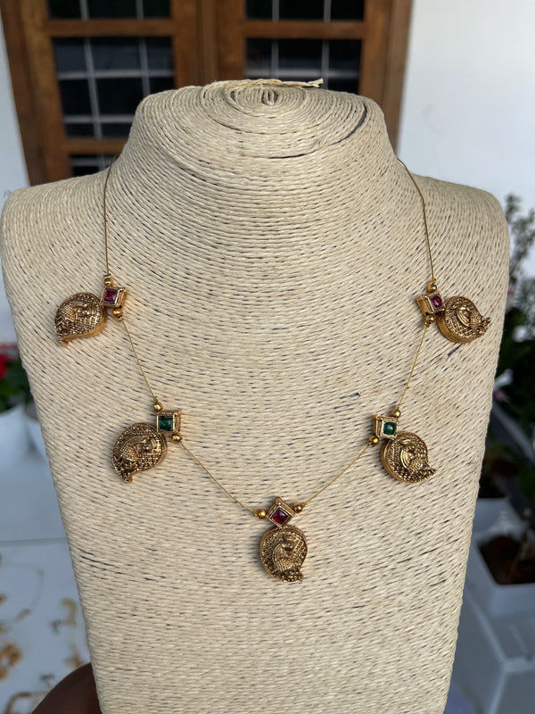 Invisible maanga necklace