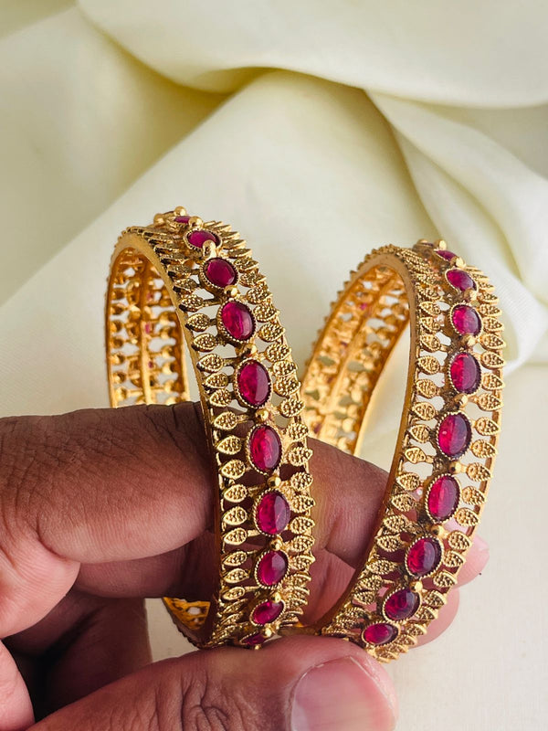 Ruby Leaf Bangle (2.6 Size)