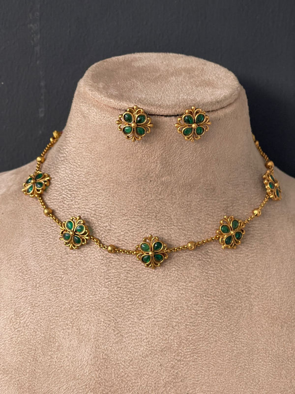 Emerald Flower Chocker