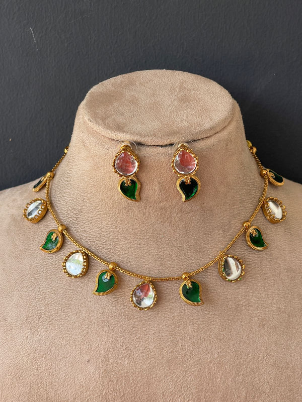 Emerald Maanga And White Stone Necklace