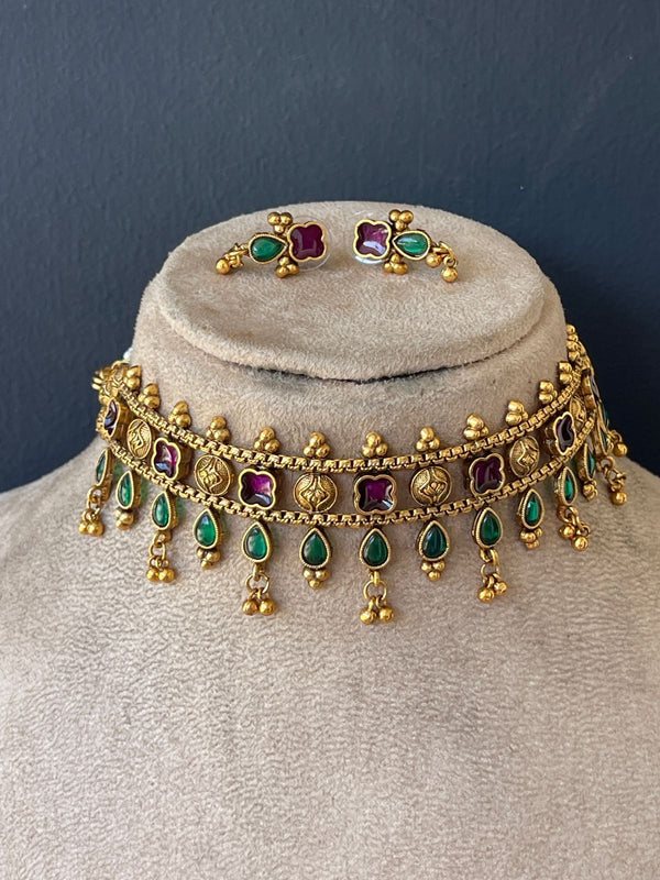 Violet And Green Chocker