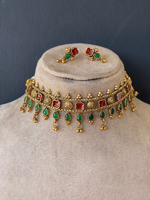 Red  And Emerald Chocker