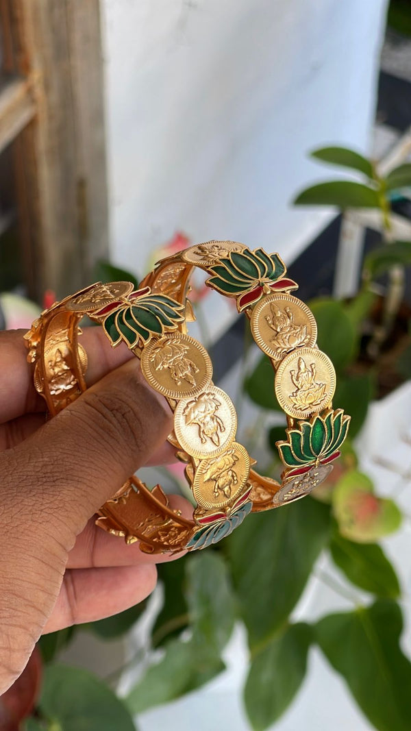 Emerald Lotus Coin Bangle(SIZE 2.6)