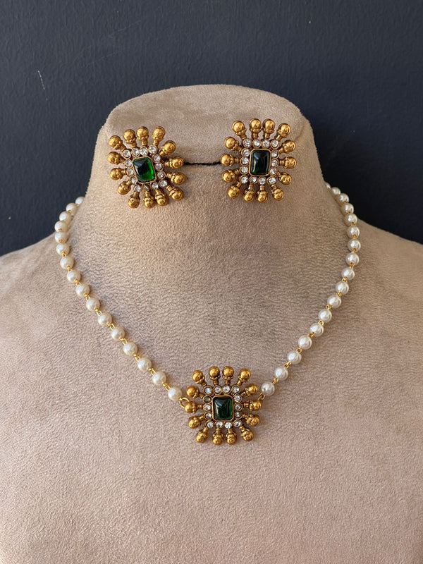 Emerald Pearl Single Layer Chocker