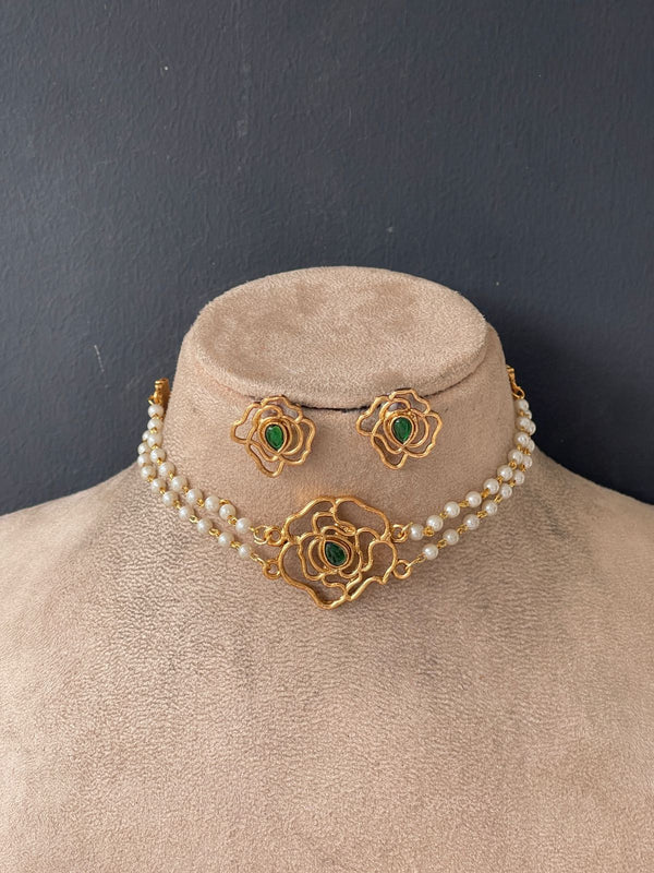 Emerald Rose Flower White Pearl Chocker