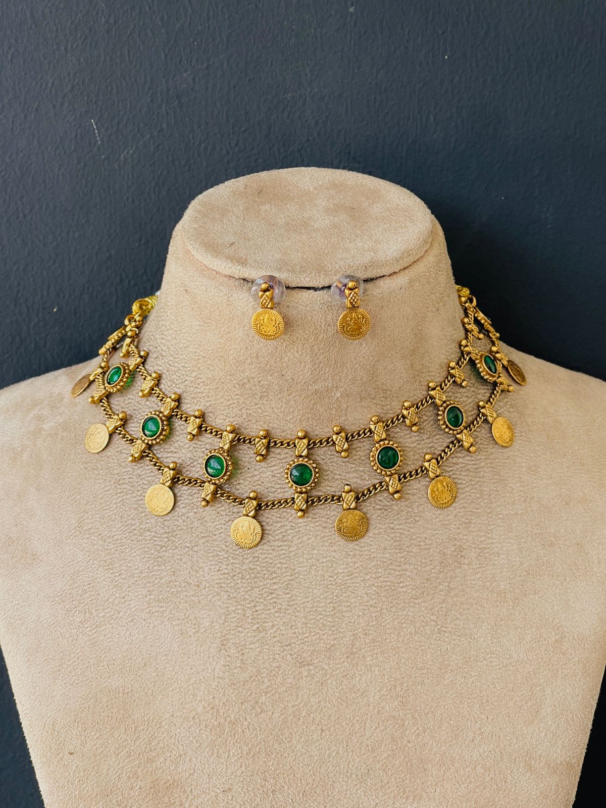 Emerald Stone Gold Coin Chocker – Mannat Jewelz