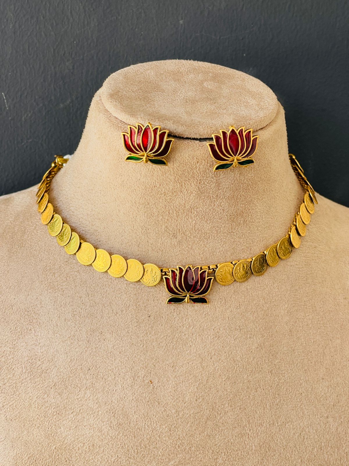 Meroon And Green Lotus Gold Coin Chocker – Mannat Jewelz